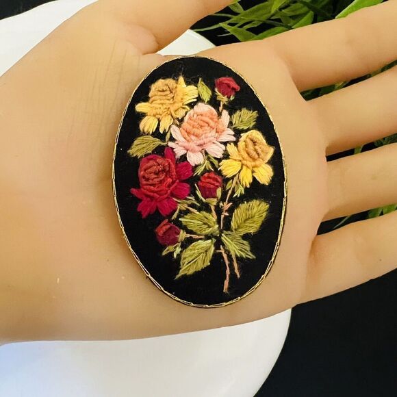 Vintage Handmade in Russia Needlepoint Crochet Embroidery Stitch Brooch Roses - Picture 2 of 14